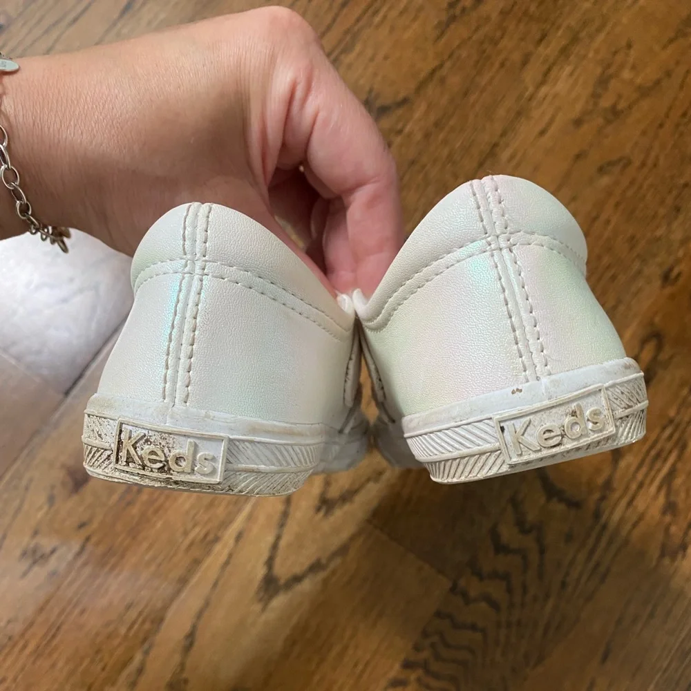 Keds- Daphne flower white pearlized toddler girl size 9.5 Mary Jane t-strap shoe